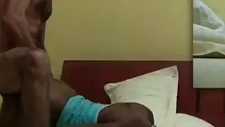 امتص الرجل الأبيض ومارس الجنس من الصعب في أفريقيا
