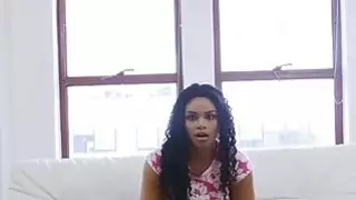زيوت Millie الحمار وتمتص بي بي سي على الصب