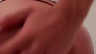 Bitchy اتينا أحمر الرأس يملأ فمها مع الديك الثابت