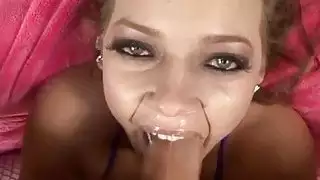 الأشرار الفتاة هو الرجل مع اللسان الإلهي لها