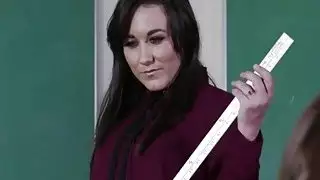 يعرض Sinn Sage وشارلوت Jade القواعد في مدرسة الإصلاح