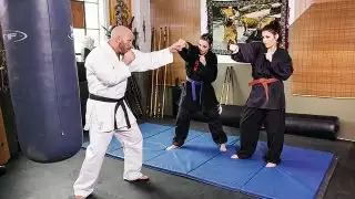 Streetfighter Sister-chix كفريق واحد لمواجهة Big Dick!