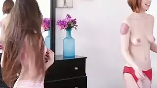 يحصل مدهون فرخ الحلو فلفل هارت على وجهها