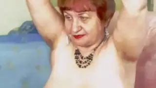 قرنية أحمر الشعر الجدة لمس بوسها ناضجة على كام