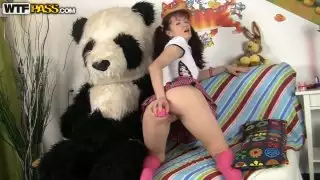 الكلبة القذرة الكلية wanks مع لعبتها المفضلة