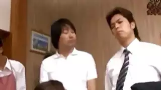 Classmate الملاعين الحلو Jap تلميذة أمام عائلتها
