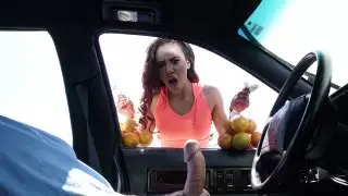 باستخدام بوسها لبيع البرتقال
