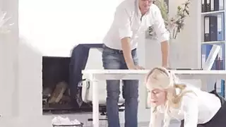 فرانكي جي يحصل على اللعنة سكرتير سويت كايت في المكتب