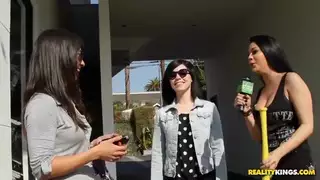 قضاء بقية اليوم عارية