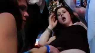 يشارك دارلينجز بمهبلهم وهزات الحليب
