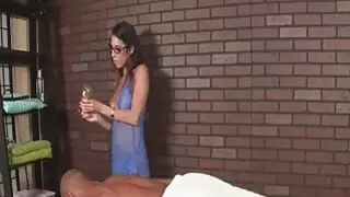 احذروا كتكوت التدليك الذي يقول نعم لطلبك السعيد بإنهاء ذلك