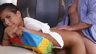 تظهر فاتنة الحلو فيكتوريا فالنسيا جسدها رهيبة