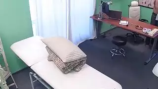 الأبنوس مع طبيب الأسنان الدوي بوم جميلة