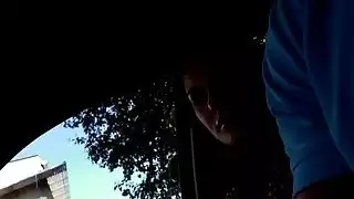 يحصل قصفت فاتنة مذهلة نيكي اللقطات في سيارة الغرباء