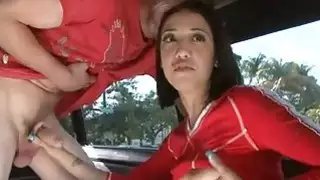 فاتنة هو يلعق على قضيب عملاق الرجال