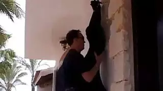 السيد يلعب دوره باللون الأسود و الرقيق