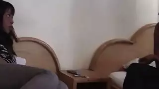 جميل خشب الأبنوس فاتنة لعق و الإشارة بالإصبع بعضهم البعض