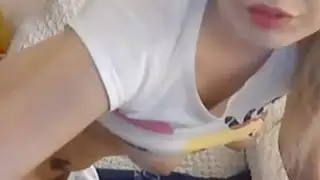 شقراء في سن المراهقة لطيف لمس بوسها على كاميرا ويب