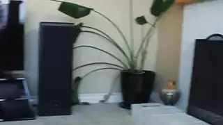 نيكي سنو ركوب بوسها شعر على رأس من إخوتها خطوة