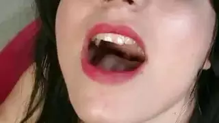 وقحة في جوارب يحب handjobs