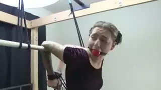 Ballgagged وغير مريحة