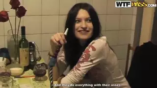 يتم تصويرها السوداء نيكا الشعر في بوف