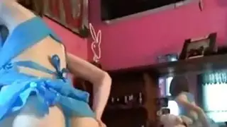 بالإصبع العميق والاستمناء الساخن مع TEEN قرنية قرنية