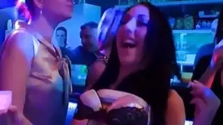 خلل الهرات البهجة مع النساء الأشرار
