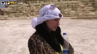 جميلة Aurita مص في الهواء الطلق في مصر