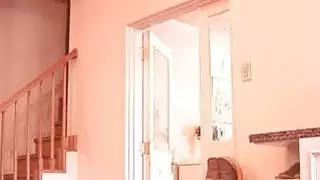 يحصل خرق خادمة الآسيوية الحسية