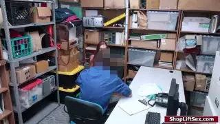 اللص يفدي النفس من قبل ضابط سخيف