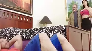 غش زوجة مثير ياسمين جاي على الزوج مع ربيب