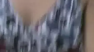 فتاة شقراء الساخنة يعطي اللسان