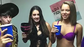 حفلة جنسية مجنونة في حرم جامعي