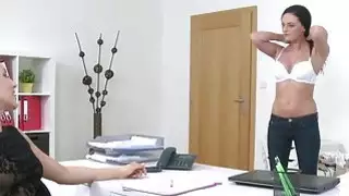 عامل يهتز هواة الشعر الداكن