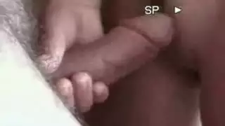 ديك فرخ الشعر الخفيف الجائع تمتص ديك لنائب الرئيس في مرحاض الفندق