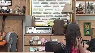 مثير فاتنة الكسيس دين البيدق لها حلق كس للحصول على مبالغ نقدية ضخمة