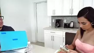 الحلو هوتي مالينا المريخ الحصول على الديك ضخمة ليمارس الجنس