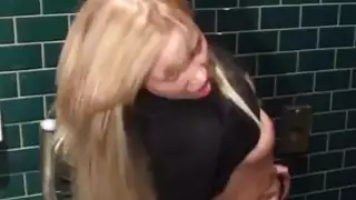 اثنين cumshots على وجه واحد