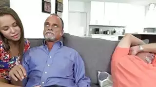 قصفت ليزا روو بصعوبة من قبل صديق أبي