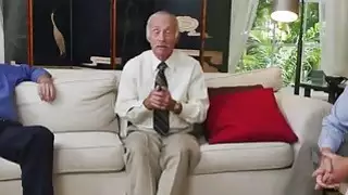 في سن المراهقة مثير مولي ماي مستبعد على ديك رجل يبلغ من العمر و cums مثل وقحة الحقيقية