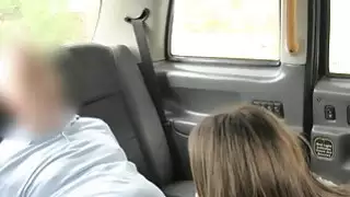 كبير الثدي ركاب يحصل لها الشرج ممزق من قبل السائق