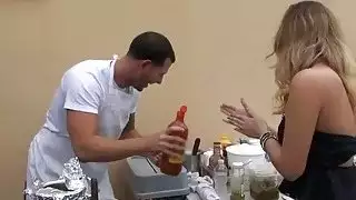 اثنين من الهواة الأبنوس فاتنة تومض كبير الثدي لبعض المال