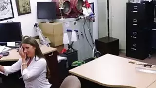 الكمال الحمار كتكوت قرنية يعطي HANDJOB ويحصل على كس doggystyle مارس الجنس في مرهن