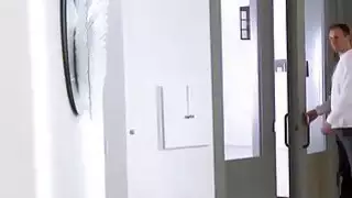 حار في سن المراهقة و stepmom فريق حتى يمارس الجنس مع هذا البنات صديقها