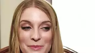 فاتنة الأمريكية سيئة يتمتع اللسان حساسة