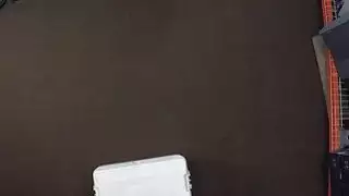 زوجين مثليه الساخنة جلسة الثلاثي في ​​مرهن