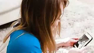ضيق شقراء في سن المراهقة فاتنة Raylin Ann كس ثمل من قبل الديك ضخمة