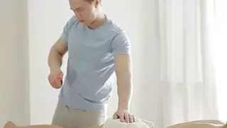 قصفت العميل مثير من مدلك المنحرف على طاولة التدليك