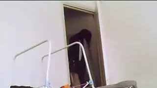 كاميرا تجسس يمسك أم شقراء